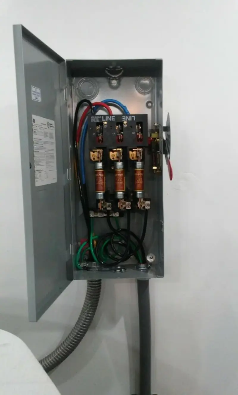 Three-phase disconnect switch installed for Smoke Detector Installation in Alturas
